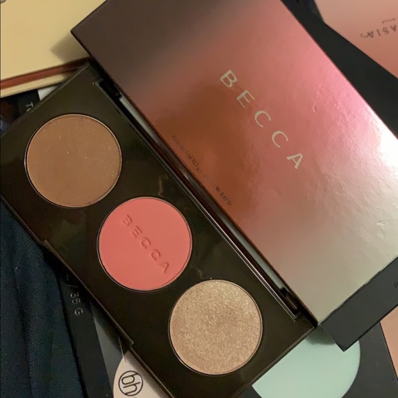 Becca palette - Picture 1 of 1